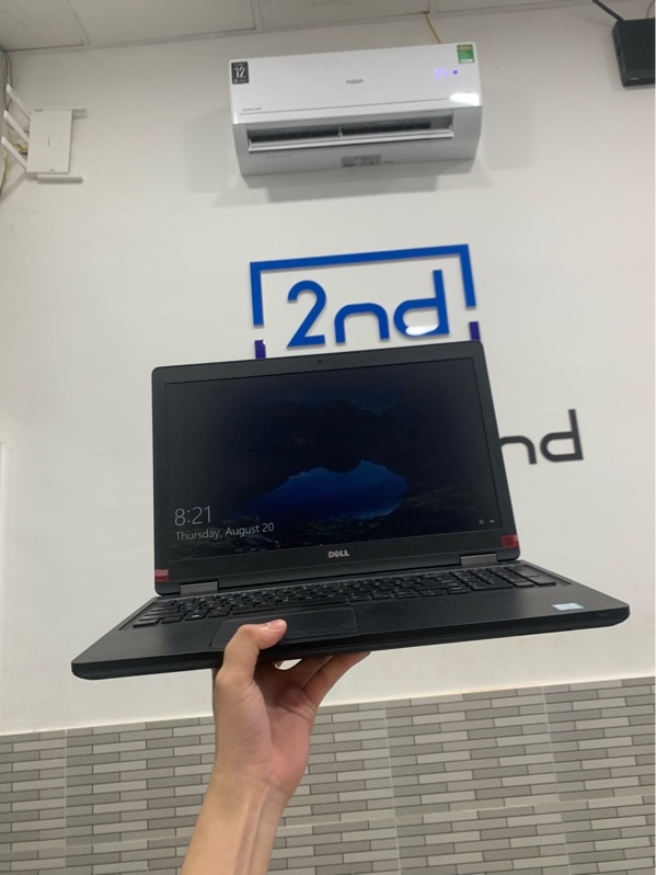 Laptop Dell latitude 5580 - i5-7300u - Ram 8/256 - Màu đen - Pin 100% - Ngoại hình: 97% - Màn trầy, ám xanh, lỏng bản lề, mất 1 ốc đít, trầy body - Kèm sạc