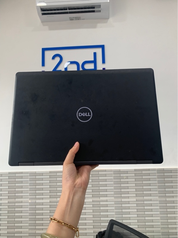 Laptop Dell latitude 5590 - i7-8650H - Ram 8gb/ssd 256gb - Màu đen - Pin 86% - Ngoại hình: 97% - Màn ám hồng + đốm đen - Kèm sạc