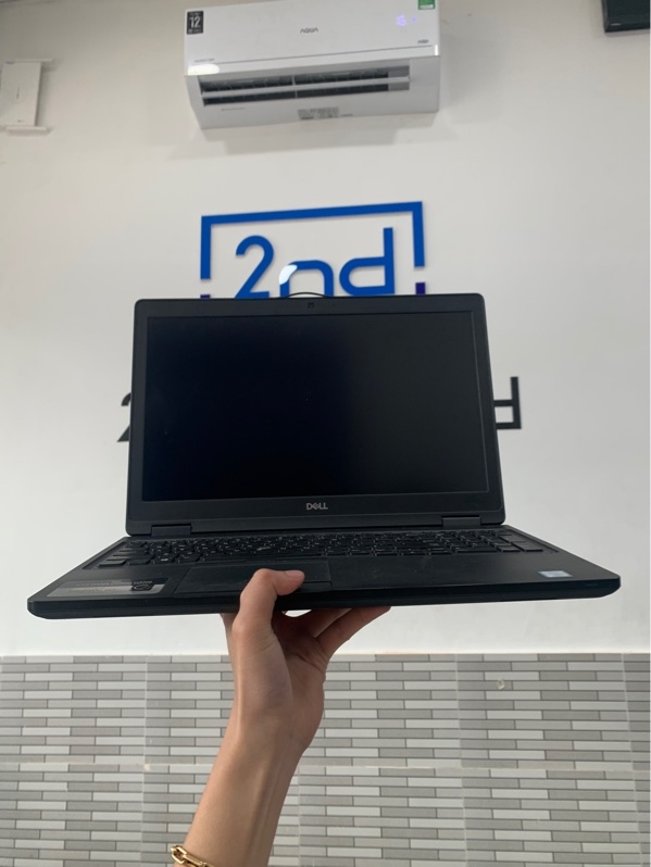 Laptop Dell latitude 5590 - i7-8650H - Ram 8gb/ssd 256gb - Màu đen - Pin 86% - Ngoại hình: 97% - Màn ám hồng + đốm đen - Kèm sạc