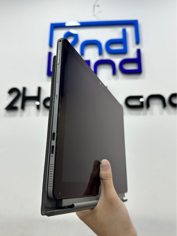 Laptop Dell Latitude 7200 2in 1 - Màn cảm ứng - i5 8265U - Ram 8/256GB SSD - Pin 75% - Màu bạc - Ngoại hình 97% - Màn nứt kính 1 đốm phan quang nhỏ - Kèm sạc