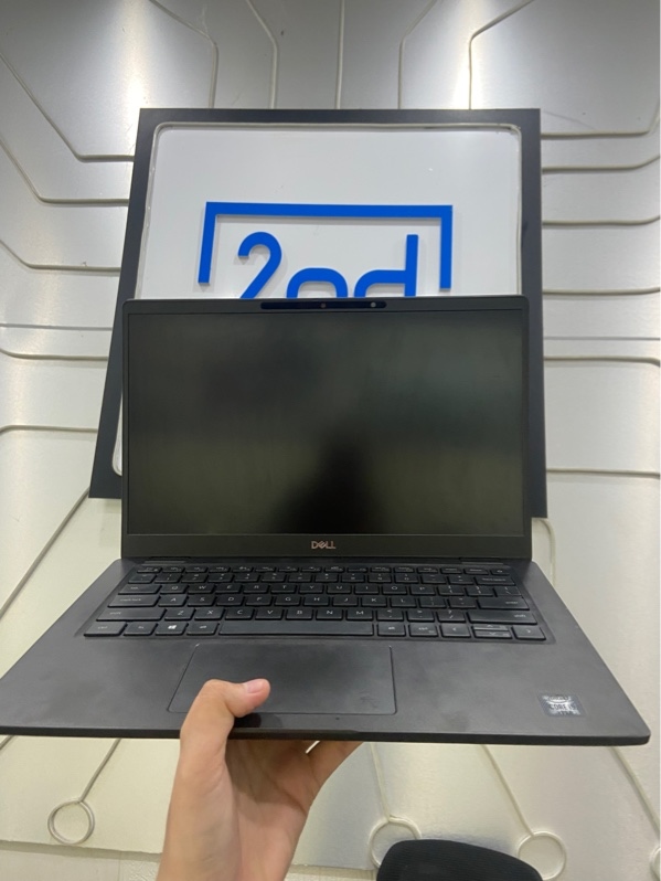 Laptop Dell Latitude 7310 - i5-10310U - Ram 16/256GB SSD - Pin 52% - Màu đen carbon - Ngoại hình: 98% - Kèm sạc