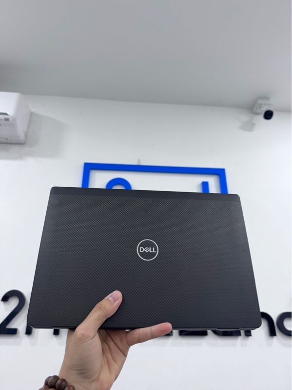 Laptop Dell Latitude 7320 - i5-1145G7 - ram 16gb - SSD 512gb - Màu đen - Pin 55% - Ngoại hình 97.5% - Trầy xước, màn hồng nhẹ - Kèm sạc