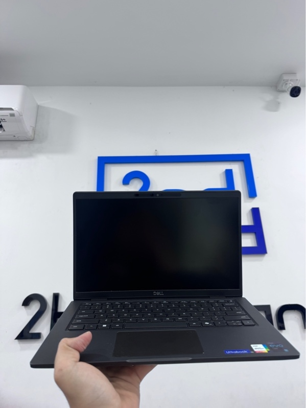 Laptop Dell Latitude 7320 - i5-1145G7 - ram 16gb - SSD 512gb - Màu đen - Pin 55% - Ngoại hình 97.5% - Trầy xước, màn hồng nhẹ - Kèm sạc