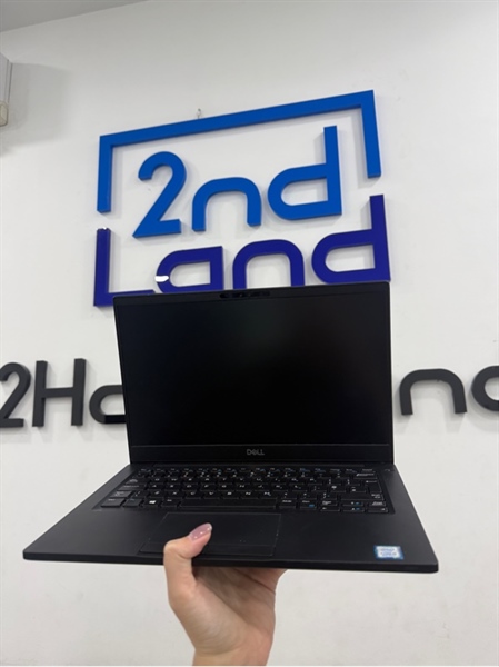 Laptop Dell Latitude 7390 - i5 8350U - 8/128GB SSD - Màu đen - Pin 100% - Ngoại hình 97.5% - viền trầy , dán sticker - Kèm sạc 2