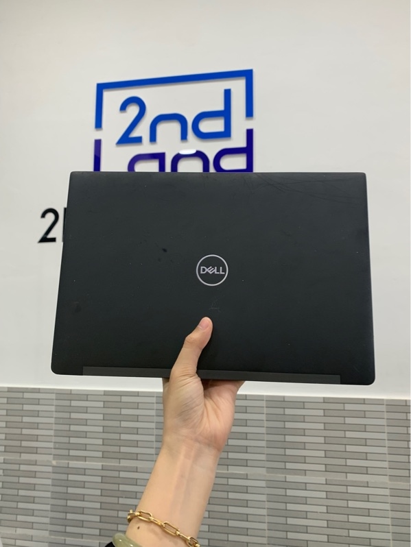 Laptop Dell Latitude 7390 - i7-8650U - Ram 8GB/256GB SSD - Màu đen - Pin 70% - Ngoại hình: 97% - Kèm sạc