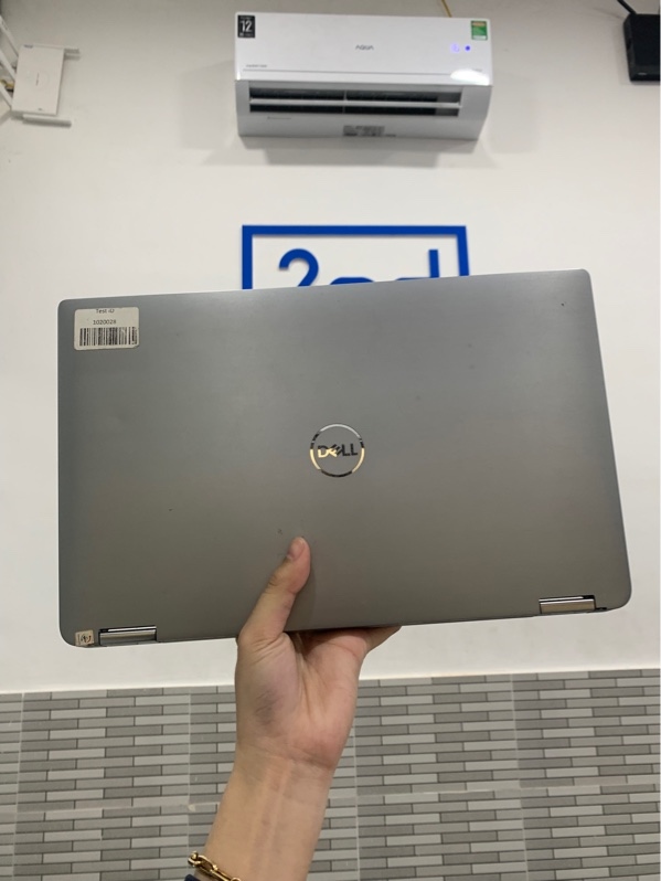 Laptop Dell latitude 7400 2 in 1 cảm ứng - i5-8365u - Ram 8/256gb - Màu bạc - Pin 67% - Ngoại hình: 97% - Màn ám hồng, trầy ít - Kèm sạc