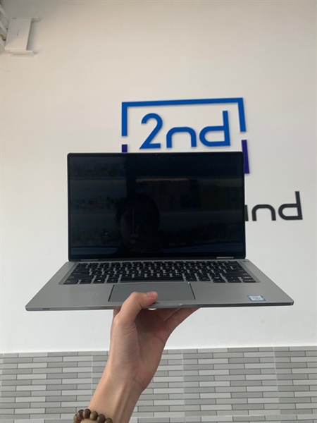 Laptop Dell Latitude 7400 2 in 1 - i7-8665U - Ram 16GB/256GB SSD - Màu bạc - Pin 85% - Ngoại hình: 98% - Màn xước mèo - Kèm sạc 1
