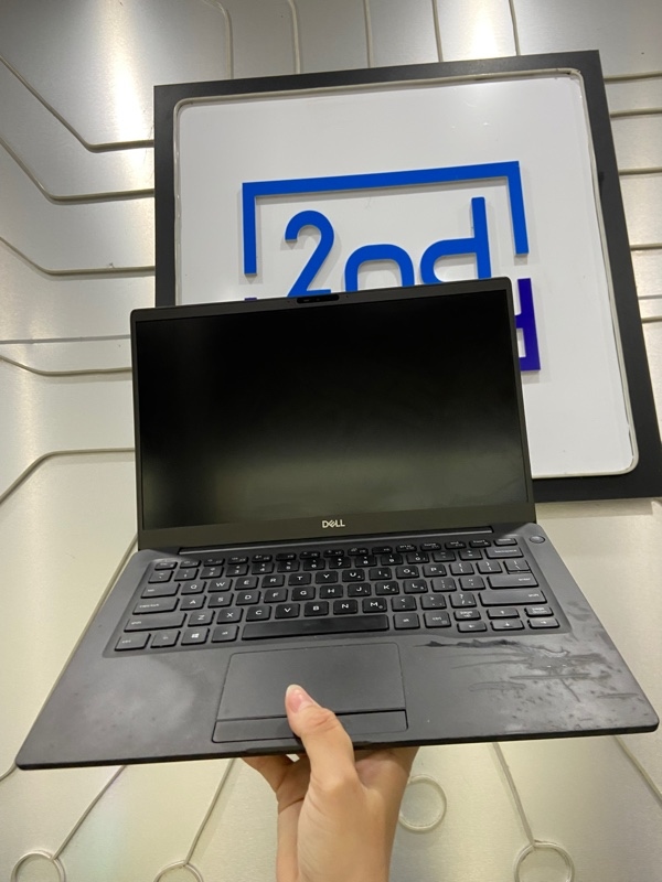 Laptop Dell Latitude 7400 - i5-8365U - Ram 8/256GB - Pin 46% ( pin chai ) - Màu đen - Ngoại hình: 97% - Kèm sạc