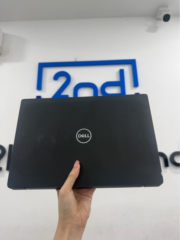 Laptop Dell Latitude 7400 - i7-8665U - 8/256SSD - Màu đen - Pin 80% - Ngoại hình 97% - Màn ám xanh rõ , tối màn , tối góc , tróc sơn viền - Kèm sạc