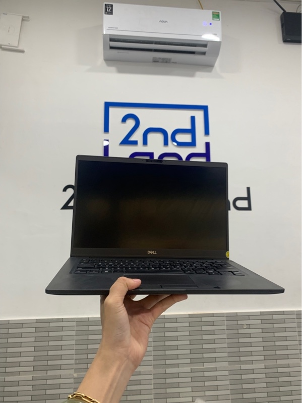Laptop Dell latitude 7400 - i7-8665U - Ram 8gb/ssd 255gb - Màu đen - Pin 63% - Ngoại hình: 97% - Màn ám hồng lướt - Kèm sạc