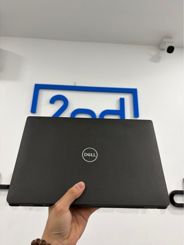 Laptop Dell Latitude 7410 - i5-10310U - 16/256Gb ssd - Màu đen - Pin 66% - Ngoại hình 97% - Phai màu sơn, ổ sức khoẻ 78%, màn vàng nhẹ, tróc đế cao su chống trượt - Kèm sạc