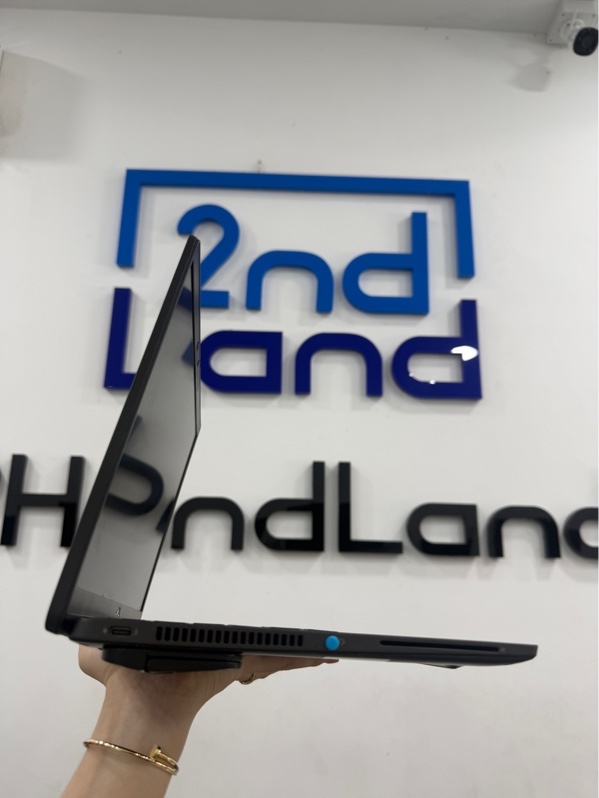 Laptop Dell Latitude 7420 - i7-1185G7 - ram 16, ssd 512gb - Màu đen - Pin 73% - Ngoại hình 97% - Màn hồng , trầy nhẹ , phím mòn, tróc phím, máy trầy, cấn, hở vỏ, nhựa chảy , sức khỏe 90% - Kèm sạc