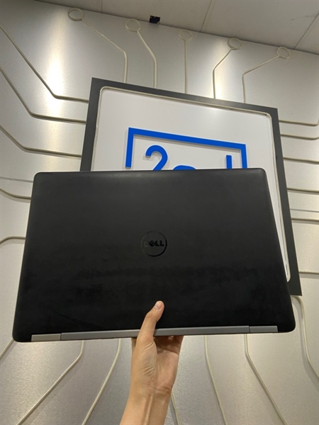 Laptop Dell Latitude E5570 - Ram 8/128SSD - i5-6300U - HD Graphics 520 - Pin 74% - Phím nhật - Màu đen - Ngoại hình: 97% - Liệt phím F4,dán decal phím, viền ám vàng, 3 đốm phản quang hở sáng, mic nhận yếu, cam có vần đen - Body - Kèm sạc