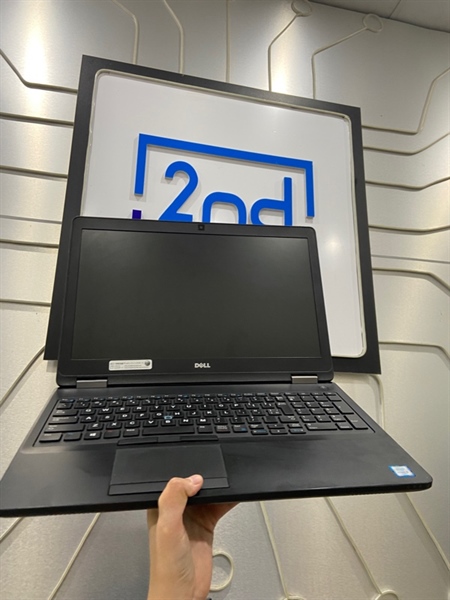 Laptop Dell Latitude E5570 - Ram 8/128SSD - i5-6300U - HD Graphics 520 - Pin 74% - Phím nhật - Màu đen - Ngoại hình: 97% - Liệt phím F4,dán decal phím, viền ám vàng, 3 đốm phản quang hở sáng, mic nhận yếu, cam có vần đen - Body - Kèm sạc 1