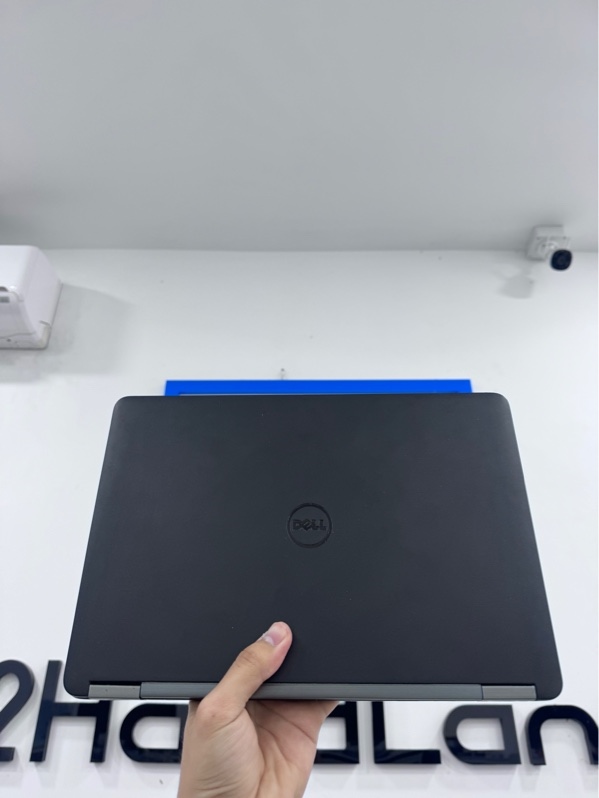 Laptop Dell Latitude E7270 - i5-6200U 8/256Gb - Màu đen-Pin 38%- sk ổ 89%-NH 96%- Trầy xước, màn ám xanh, phản quang. Lỏng ốc hở 1 góc đáy -Kèm sạc