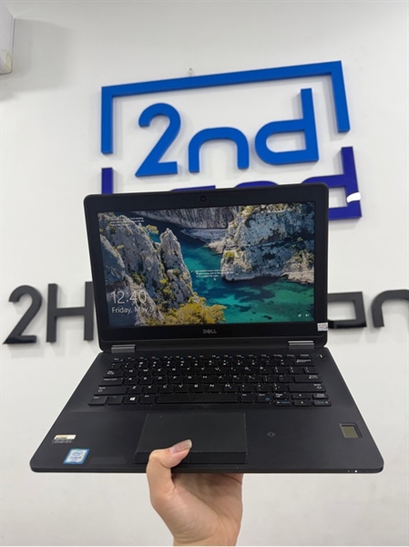 Laptop Dell Latitude E7270 - i5 6300U - Ram8/256GB SSD - Card tích hợp máy - Màu - Pin 95% - Ngoại hình 97% - màn ám vàng , vỏ trầy - Kèm sạc 2