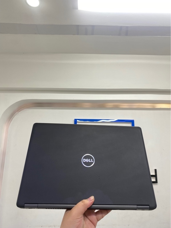 Laptop Dell LNC Latitude 5480 - I5 7300U - 8/256 - Màu đen - Pin chai - Ngoại hình 97% - màn ám màu, loa rè, hư 1 cổng usb với cổng hdmi - Kèm sạc