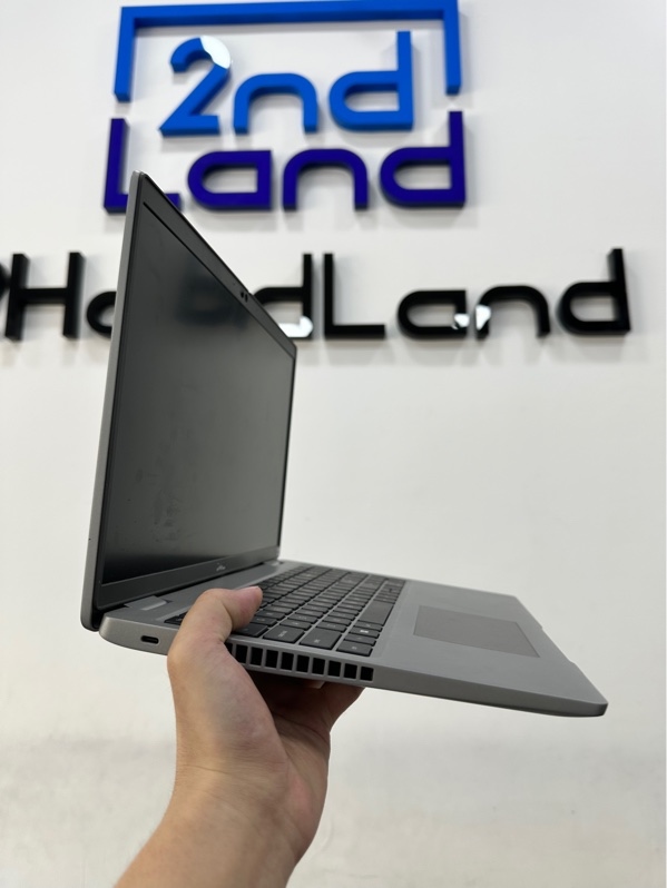 Laptop Dell Precision 3570 - i7 1255U - Ram 32/256GB SSD ( 82% ) - Pin 100% - Màu bạc - Ngoại hình 97% - Màn 1 đốm phản quang nhẹ,bản lề hơi lỏng - Kèm sạc
