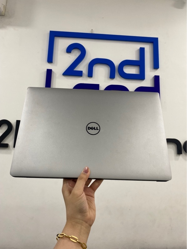 Laptop Dell Precision 5510 - i7-6820HQ/Quadro M100M - 16/256GB ssd - Màn cảm ứng 4k - 60hz - Màu bạc - Pin 100% - Ngoại hình 97% - Màn tối nhẹ , viền ám hồng , cấn 1 góc - Kèm sạc