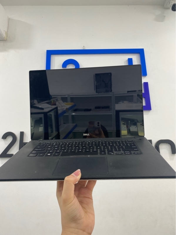 Laptop Dell Precision 5510 - i7-6820HQ/Quadro M100M - 16/256GB ssd - Màn cảm ứng 4k - 60hz - Màu bạc - Pin 100% - Ngoại hình 97% - Màn tối nhẹ , viền ám hồng , cấn 1 góc - Kèm sạc