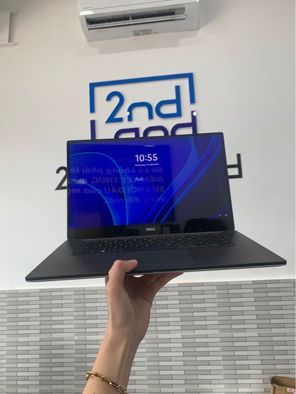Laptop Dell precision 5520 - Xeon E3-1505M - Quadro M1200 4gb - Ram 16gb/ssd 512gb - Màu xám - Pin 88% - Ngoại hình: 96% - Trầy cấn, dán skin, màn ám hồng - Kèm sạc