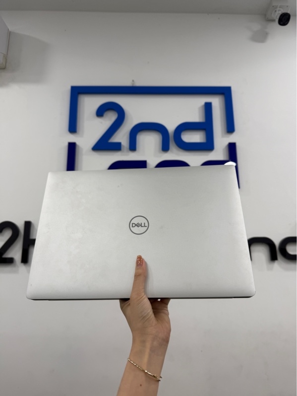 Laptop Dell Precision 5530 - i7-8850H - card NVIDIA Quadro P2000 - 32/SSD 512GB - Màu bạc - Pin 100% - Ngoại hình 97% - Máy cấn cạnh màn , trầy nhẹ - Kèm sạc