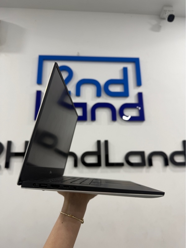 Laptop Dell Precision 5530 - i7-8850H - card NVIDIA Quadro P2000 - 32/SSD 512GB - Màu bạc - Pin 100% - Ngoại hình 97% - Máy cấn cạnh màn , trầy nhẹ - Kèm sạc
