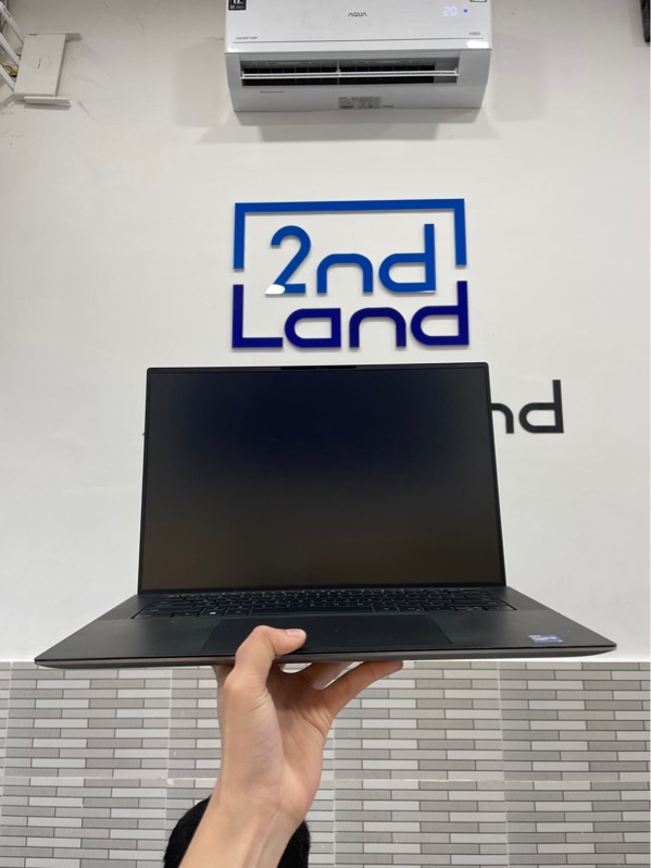 Laptop Dell Precision 5560 - i9-11950H - Ram 32GB/512GB SSD- Màu bạc - Pin 50% - Ngoại hình: 98% - Màn ám hồng viền - Kèm sạc