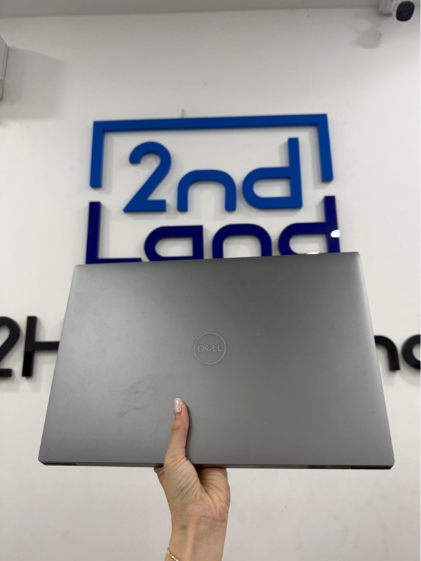 Laptop Dell Precision 5750 - i7-10750H/Quadro T2000 - 32/1TB - 60hz FHD - Màu bạc - Pin 69% - Ngoại hình 97% - Máy trầy xước , màn hở sáng cạnh dưới , màn trầy - Kèm sạc