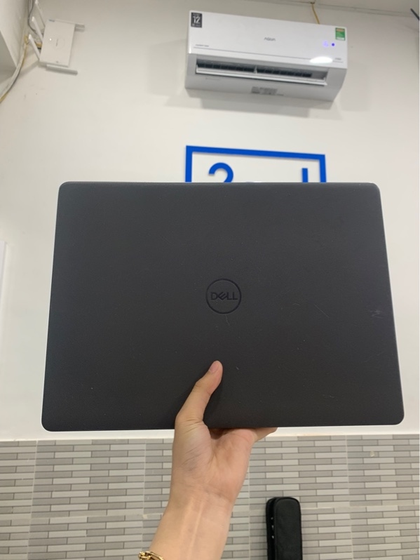 Laptop Dell vostro 3400 - i5-1135g7 - Ram 8gb/ssd 256gb - Màu đen - Pin 34% - Ngoại hình: 95% - Bể mặt C, màn phản quan + ám hồng - Kèm sạc