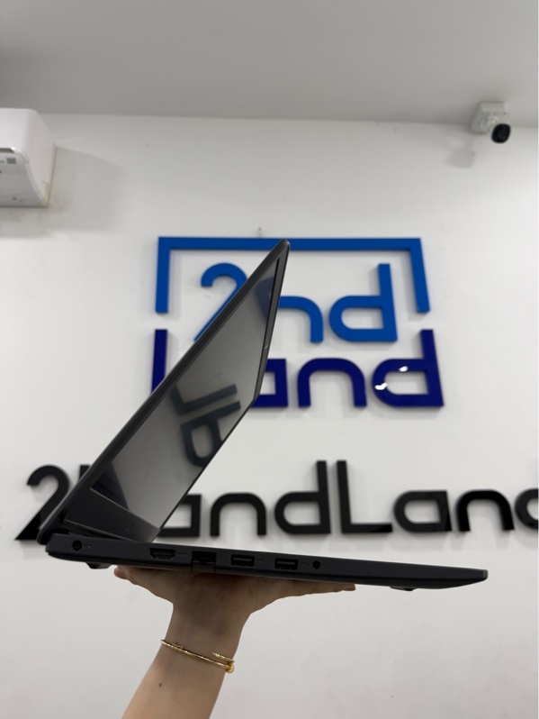 Laptop Dell Vostro 3500 - i3-1115G4 - 8/SSD 256GB - Màu xám - Pin 65% - Ngoại hình 97% - Màn trầy , hồng nhẹ , viền trầy xước , hở vỏ 1 góc - Kèm sạc