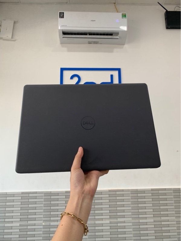 Laptop Dell vostro 3500 - i5-1135G7 - Ram 16/512GB - Màu đen - Pin 72% - Ngoại hình: 97% - Màn trầy, ám xanh, hư mic ,trầy body - Kèm sạc