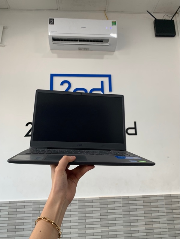 Laptop Dell vostro 3500 - i5-1135G7 - Ram 16/512GB - Màu đen - Pin 72% - Ngoại hình: 97% - Màn trầy, ám xanh, hư mic ,trầy body - Kèm sạc