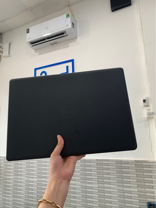Laptop Dell vostro 3500 - I7-1165G7 - GeForce MX330 - Ram 16/512GB - Màu đen - Pin 24% - Ngoại hình: 96% - phản quang - Kèm sạc