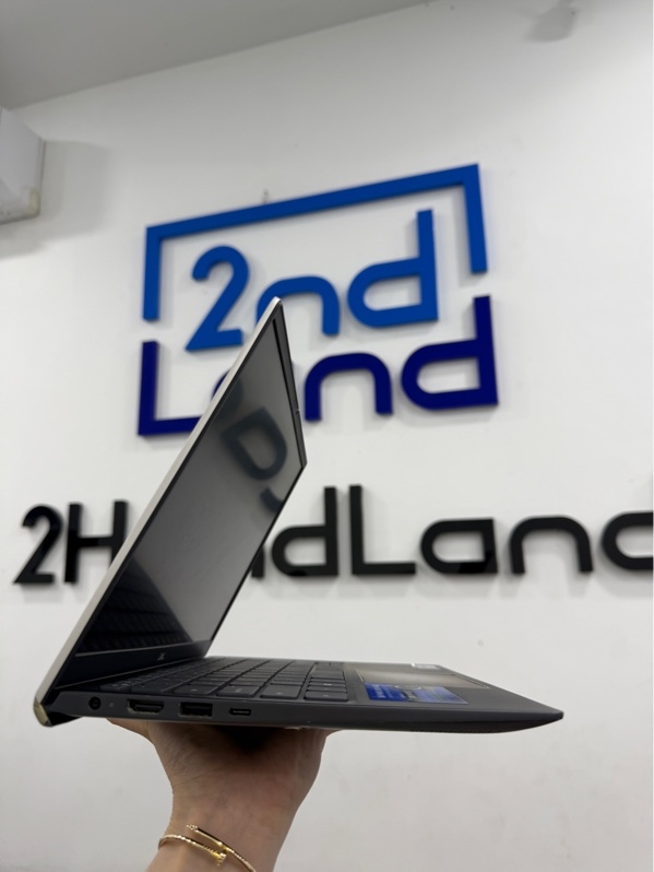 Laptop Dell Vostro 5301 - i5 1135 G7 - 8/256GB - Màu xám - Pin 50% - Ngoại hình 97% - Màn ám hồng , tróc cao su - Kèm sạc