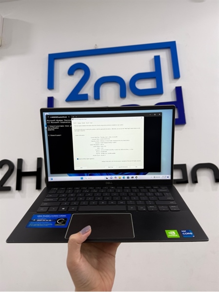 Laptop Dell Vostro 5301 - i7 1165G7 - Ram 8/512GB SSD - Card Geforce MX350(on board) - Màu xám - Pin 65% - Ngoại hình 97% - Màn ám hồng viền , phản quang , hở sáng , cạnh dưới bể , dính keo , trầy viền - Kèm sạc 2