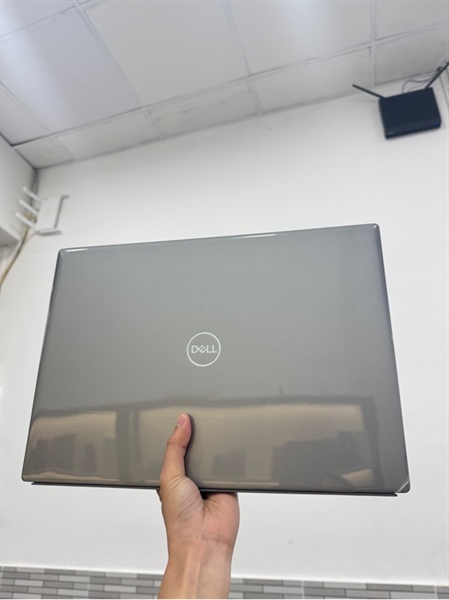 Laptop Dell Vostro 5620 - i5-1240P - 8/256SSD - Màu bạc - Pin 85% - Ngoại hình: 98% - Màn phản quang 1 chấm - Body, kèm sạc
