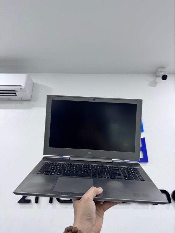 Laptop Dell Vostro 7570 - i7-7700HQ - Ram 16Gb/ Ổ SSD 128gb sức khoẻ 66% - Ổ HDD 1Tb sức khoẻ tốt - card GeForce GTX 1050 Ti - màu bạc - Pin thay 100% - Ngoại hình 97% - Body trầy xước, ám xanh nhẹ, chết 2 chấm pixel - Kèm sạc