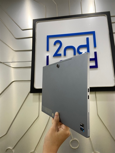 Laptop Dell XPS 13 9315 2 in 1 - i7-1250U - Ram 16/512GB SSD - Pin 70% - Màu xanh dương - Ngoại hình: 97% - Cấn góc, trầy cạnh sườn - Kèm sạc 2