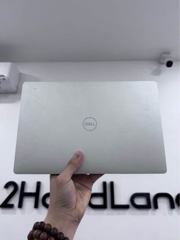 Laptop Dell XPS 13 9370 - i7-8550U - 8/256GB - Màn FullHD - 60hz - Màu bạc - Pin chai - Ngoại hình 97% - Cấn góc, chảy nhựa, không cảm ứng, ổ sức khoẻ 81%, phần nhựa chảy dính lên màn, màn ám vàng, hở sáng - Kèm sạc