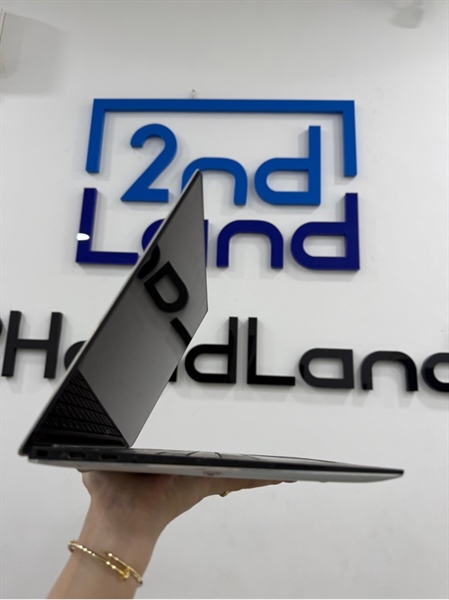 Laptop Dell XPS 13 9370 - i7 8550U - 8/256GB SSD - màn 4K touch - 60Hz - Màu bạc - Pin 80% - Ngoại hình 97% - 2 chấm phản quang , hở sáng viền , màn trầy , vỏ C chảy nhựa - Kèm sạc