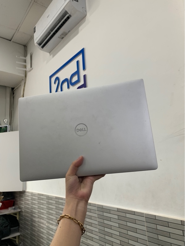 Laptop Dell XPS 15 7590 - i7-9750H - Ram 16/512gb - GTX 1650 4gb - Màu bạc - Pin 45% - Ngoại hình: 96% - Tróc keo mặt c- Kèm sạc