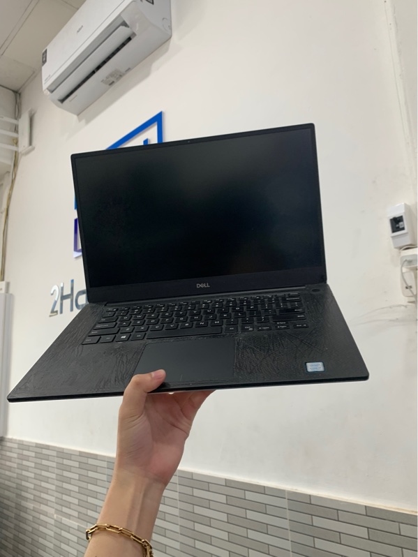 Laptop Dell XPS 15 7590 - i7-9750H - Ram 16/512gb - GTX 1650 4gb - Màu bạc - Pin 45% - Ngoại hình: 96% - Tróc keo mặt c- Kèm sạc