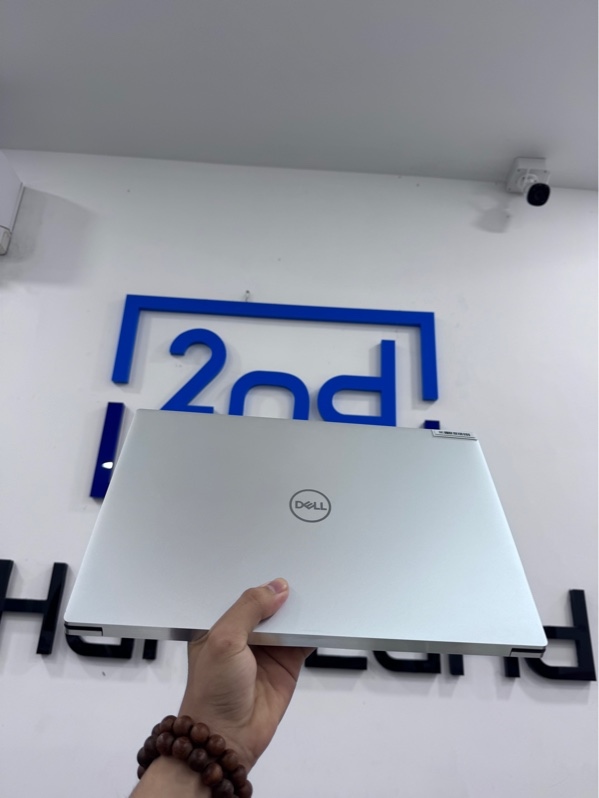 Laptop Dell XPS 15 9500 - i7-10750H/GTX 1650Ti 32/1TB ssd - Màu bạc - Pin 97% - Ngoại hình 97% - Đế cao su tróc gần hết, màn 4K, 60hz, có touch, ổ sức khoẻ 90%, màn ám vàng, tối viền phải, hở sáng nhẹ - kèm sạc