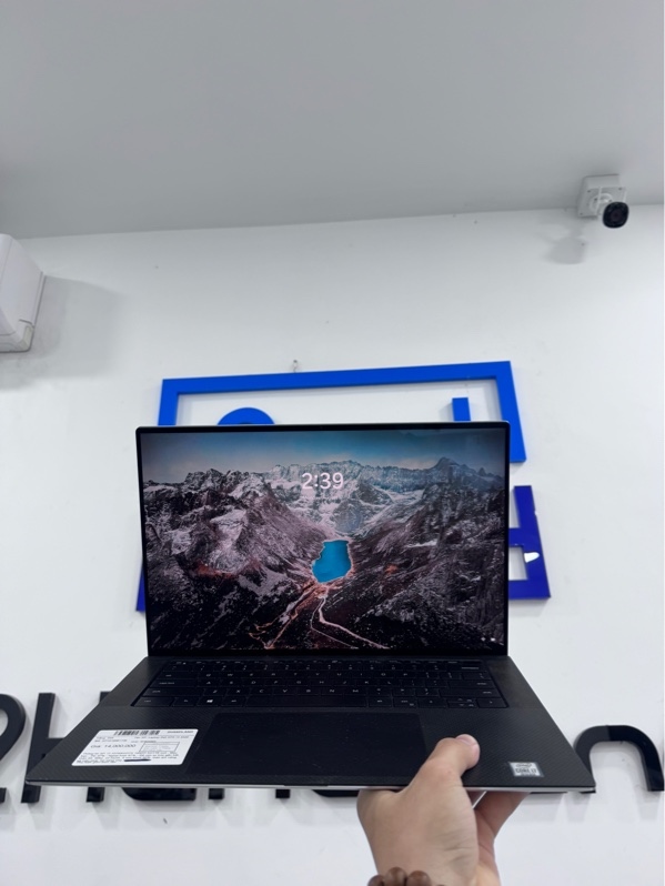 Laptop Dell XPS 15 9500 - i7-10750H/GTX 1650Ti 32/1TB ssd - Màu bạc - Pin 97% - Ngoại hình 97% - Đế cao su tróc gần hết, màn 4K, 60hz, có touch, ổ sức khoẻ 90%, màn ám vàng, tối viền phải, hở sáng nhẹ - kèm sạc