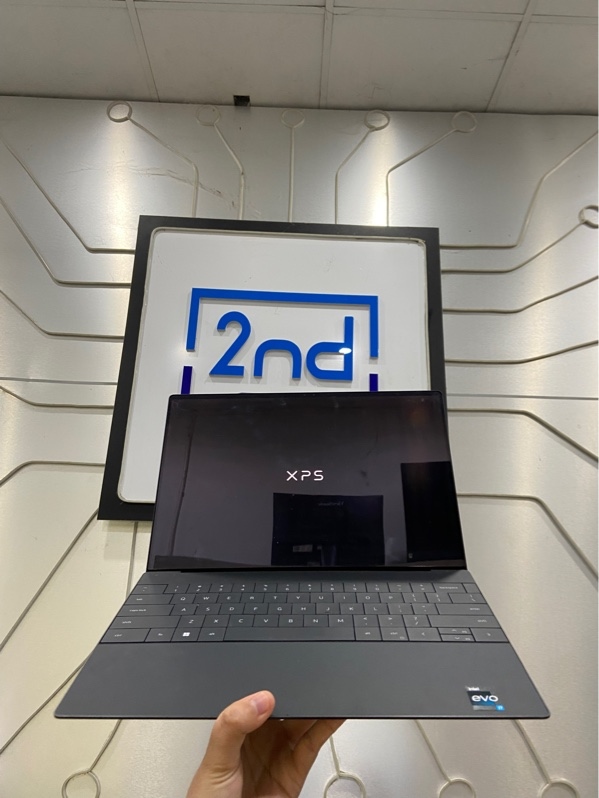 Laptop Dell XPS 9320 - I7 1280P - 32/2TB - Pin 55% - Màu đen - Ngoại hình: 97% - Trầy cấn góc, mất 1 ốc đít - Kèm sạc