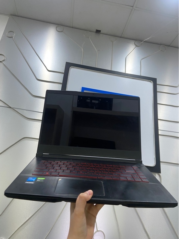 Laptop GF63 Thin 11SC - Core i5-11400H - Màn 144Hz - GTX 1650 - Ram 8/512 GB SSD - Pin 73% - Màu đen - Ngoại hình: 97% - Màn in phím , ám vàng , ám viền - Kèm sạc
