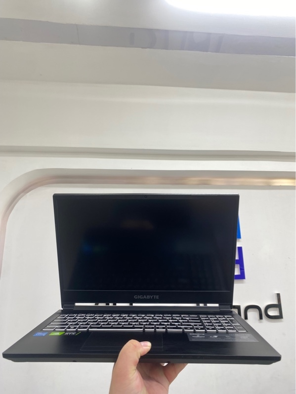 Laptop Gigabyte G5 GD - i5-11400H - RTX 3050 - 4gb - 16/512 SSD - Màu đen - Pin 89% - Ngoại hình 97.5% - Bể bản lề bên trái - Kèm sạc