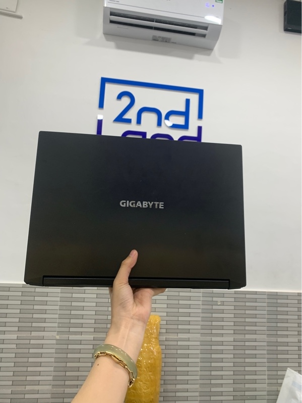 Laptop Gigabyte G5 GD - i5-11400H - RTX 3050 4gb - Ram 16gb/ssd 512gb - Màu đen - Pin 91% - Ngoại hình: 97% - Màn ám hồng + phản quan nặng - Kèm sạc