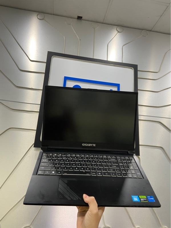 Laptop Gigabyte G5 KF5 - Intel Core i5-13500H - GeForce RTX 4060 - Ram 16/512GB SSD - Pin 84% - Màu đen - Ngoại hình: 97% - Màn ám vàng, phản quang, mất nắp bản lề - Kèm sạc